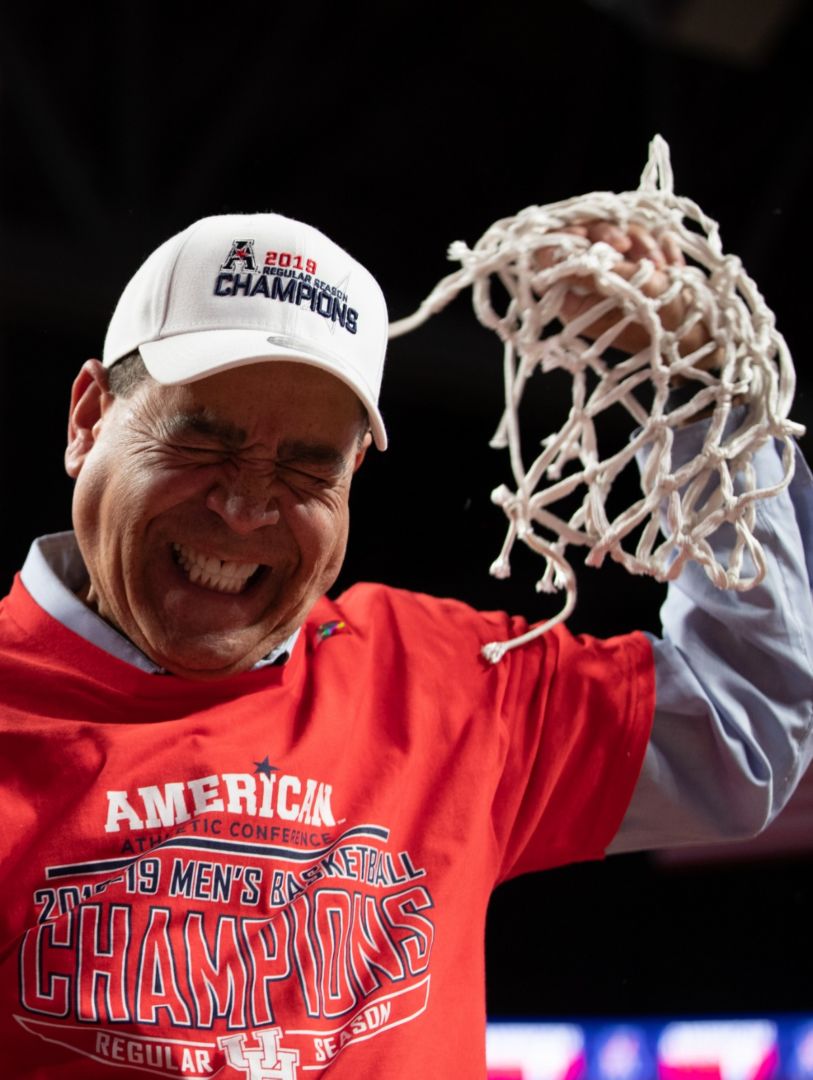 Kelvin Sampson doing the ceremonial cutting of the nets in March 2019 after Houston won the American conference. Sampson was named Coach of the Year at the Houston Sports Award on Tuesday evening | File Photo