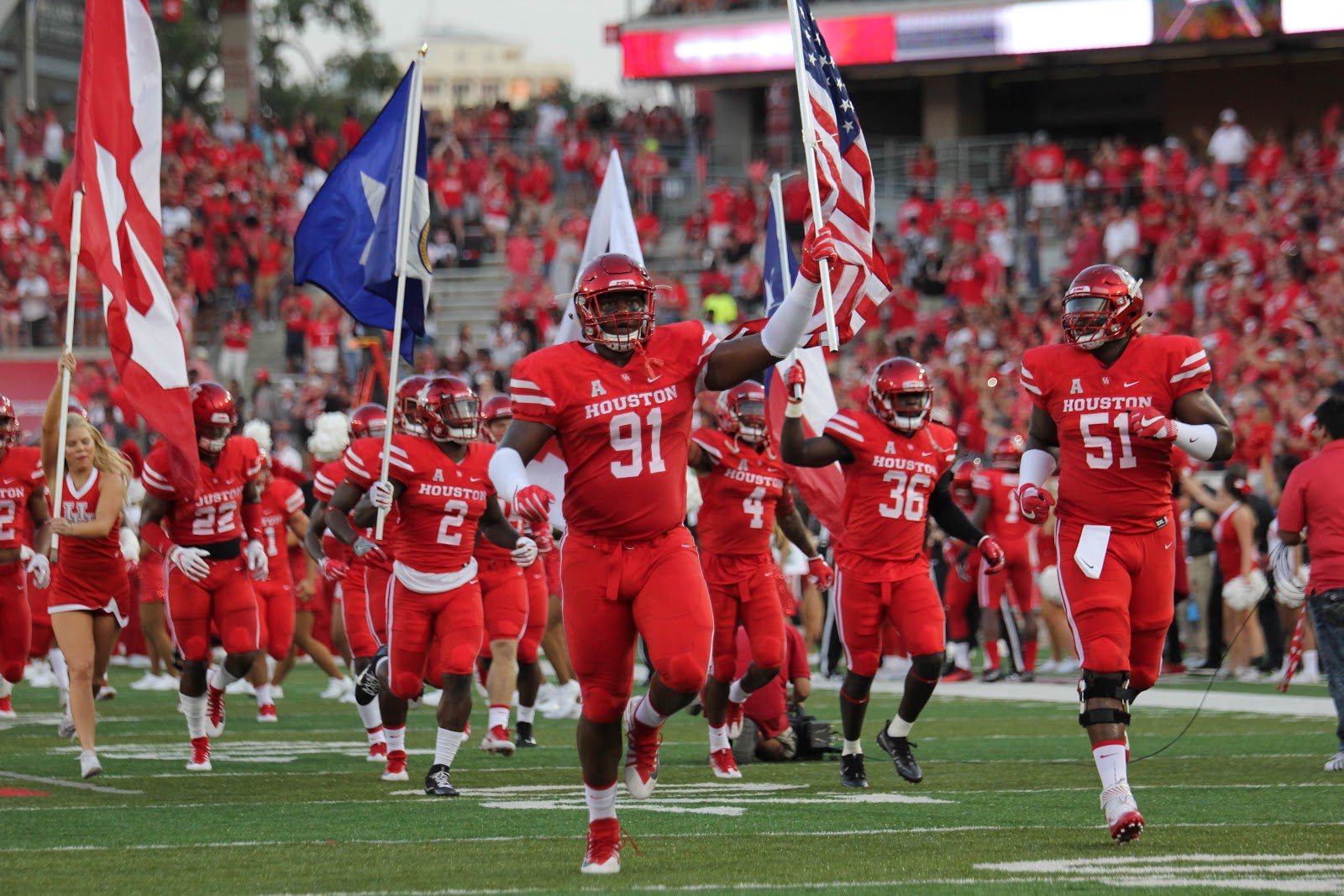 Offensive lineman Carson Walker signed his letter of intent for the UH football team on Dec. 16, 2020. | File photo