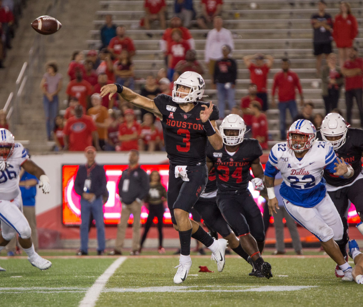 UH junior quarterback Clayton Tune airs out a pass against SMU during the 2019 season. | Trevor Nolley/The Cougar