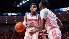 Junior forward Fabian White Jr. hands the ball off to DeJon Jarreau. Both players have been starters in the wins against SMU and Wichita State, which helped moved Houston into the AP Top 25 | Kathryn Lenihan/ The Cougar