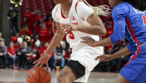 Despite the loss to ECU, Houston senior Dorian Branch made history in the game as she tallied 1,000 career points. She becomes the 27th Cougars player to reach this mark. | Katrina Martinez/The Cougar