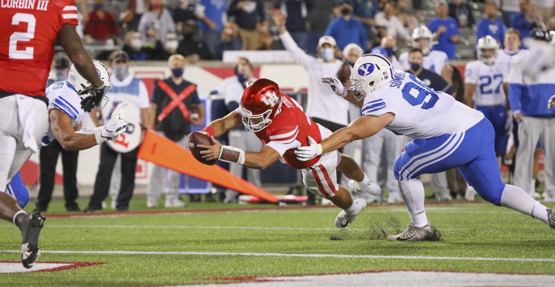 Junior quarterback Clayton Tune dives into the end zone for a 5-yard rushing touchdown against BYU | Courtesy of UH athletics