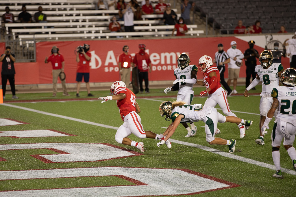 Redshirt freshman running back James Fullbright III runs past the USF defense and scores a touchdown late against the AAC foe in the fourth quarter during Saturday's game at TDECU Stadium. | Trevor Nolley/The Cougar