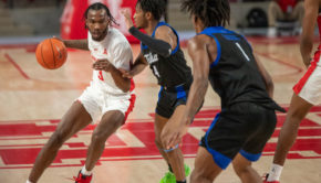 DeJon Jarreau, senior guard for No. 8 Houston, draws the attention from two Tulsa defenders in a game on Jan. 20 inside of the Fertitta Center. | Andy Yanez/The Cougar