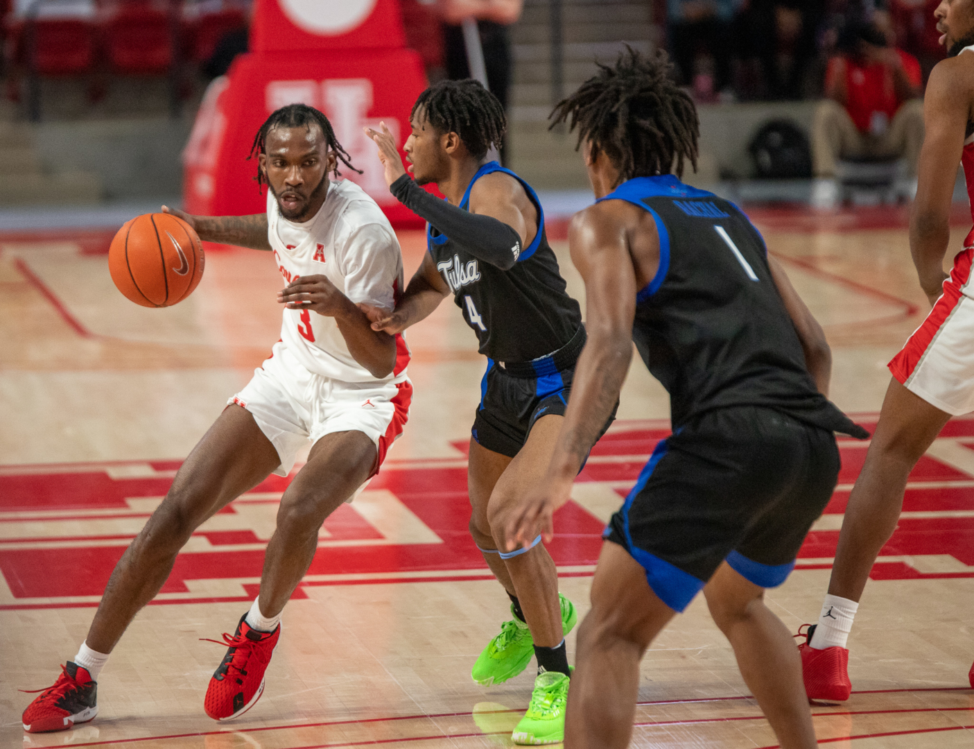 DeJon Jarreau, senior guard for No. 8 Houston, draws the attention of two Tulsa defenders in a game on Jan. 20 inside of the Fertitta Center. | Andy Yanez/The Cougar