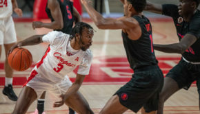 Houston men's basketball senior guard DeJon Jarreau attracts the attention of two SMU defenders in Sunday's game at Fertitta Center. UH will play against ECU on Wednesday. | Andy Yanez/The Cougar