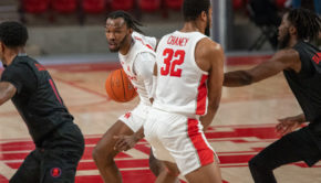 UH senior guard DeJon Jarreau, who had a season-high eight rebounds against USF, uses the screen set by junior forward Reggie Chaney (32) in a game against SMU on Jan. 31. | Andy Yanez/The Cougar