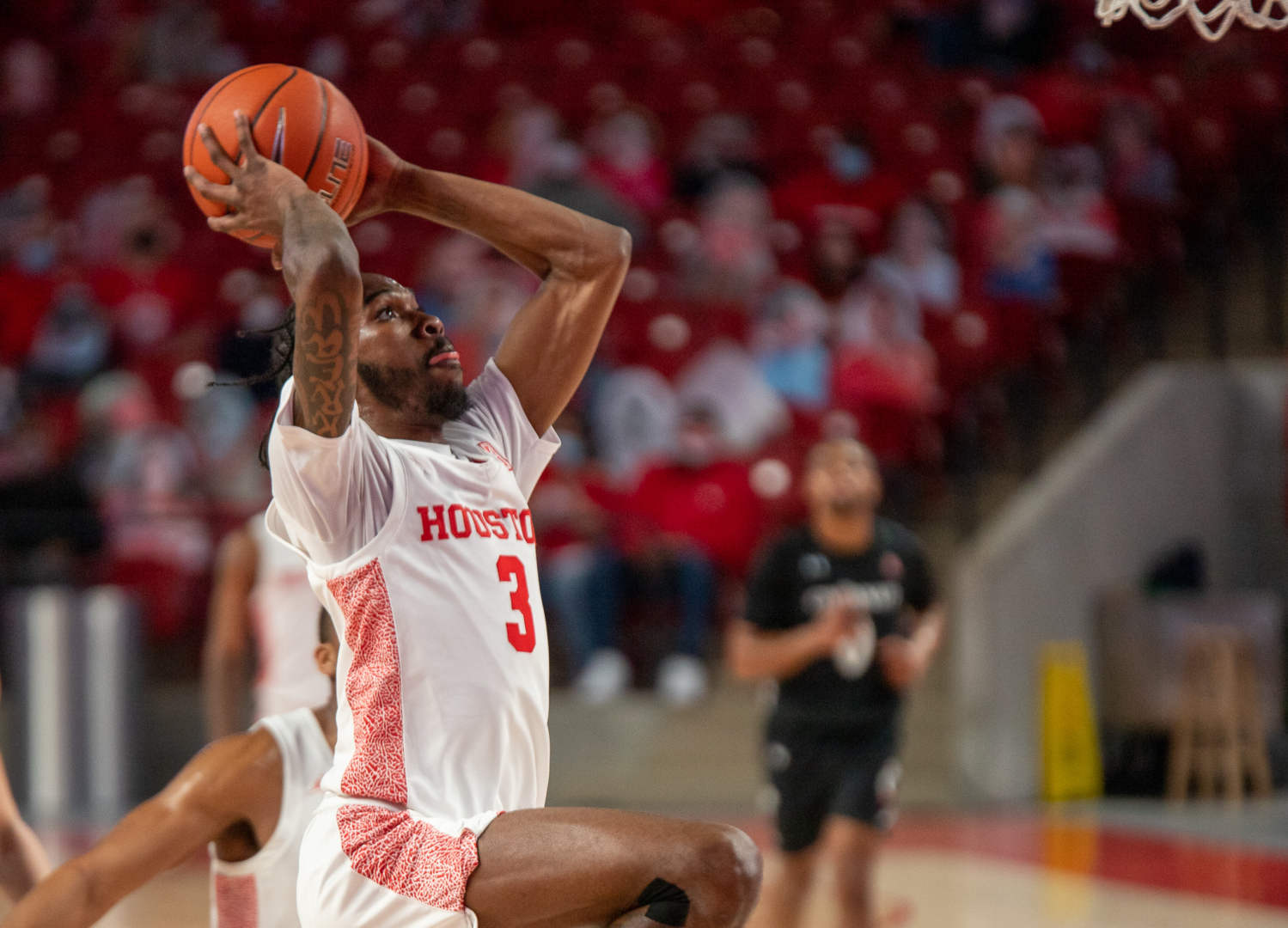UH senior guard DeJon Jarreau rises for a dunk during a game against Cincinnati in the 2020-21 regular season at Fertitta Center. | Andy Yanez/The Cougar