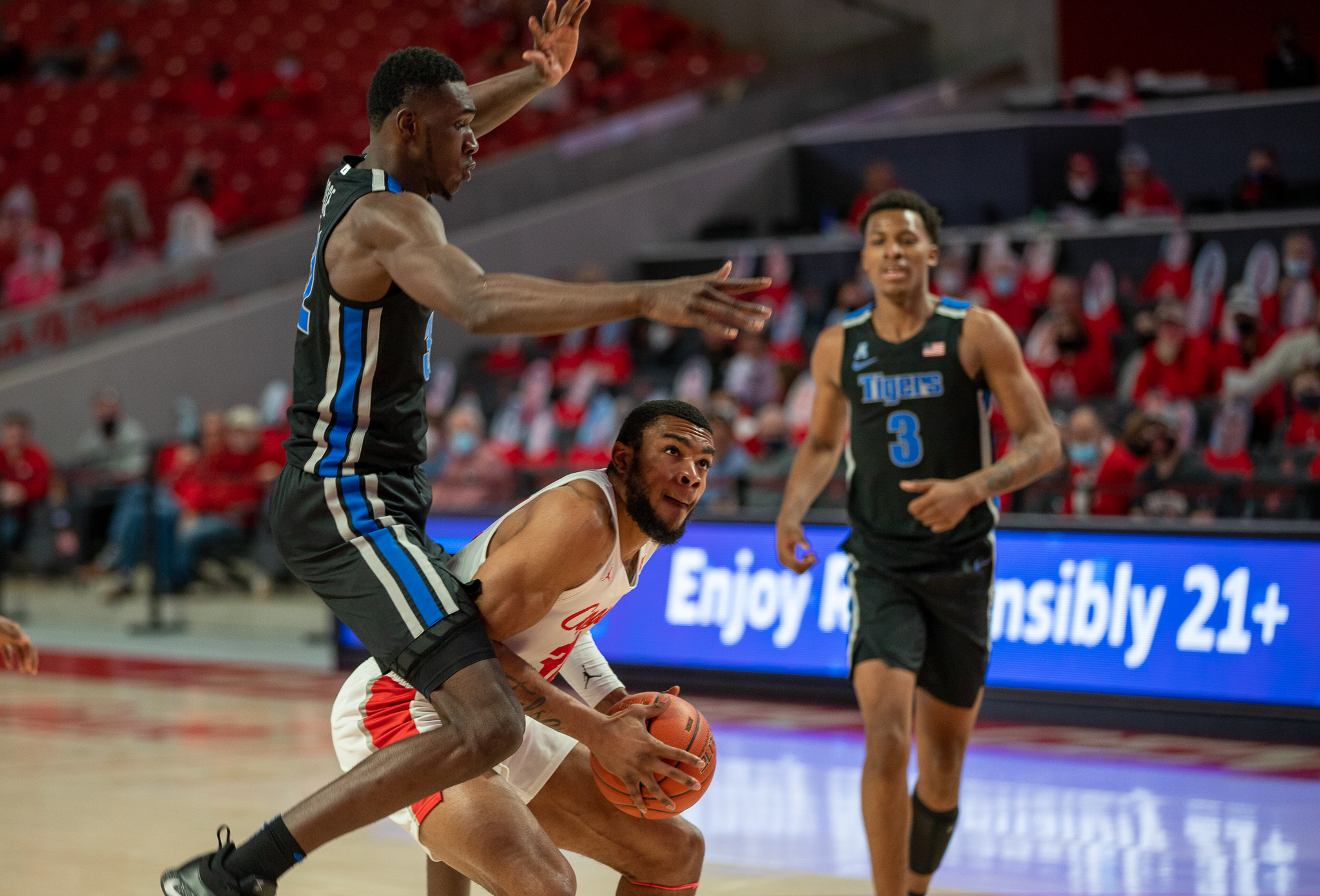 UH forward Reggie Chaney gathers the ball as he prepares to power through the contact against Memphis on March 7 at Fertitta Center. | Andy Yanez/The Cougar