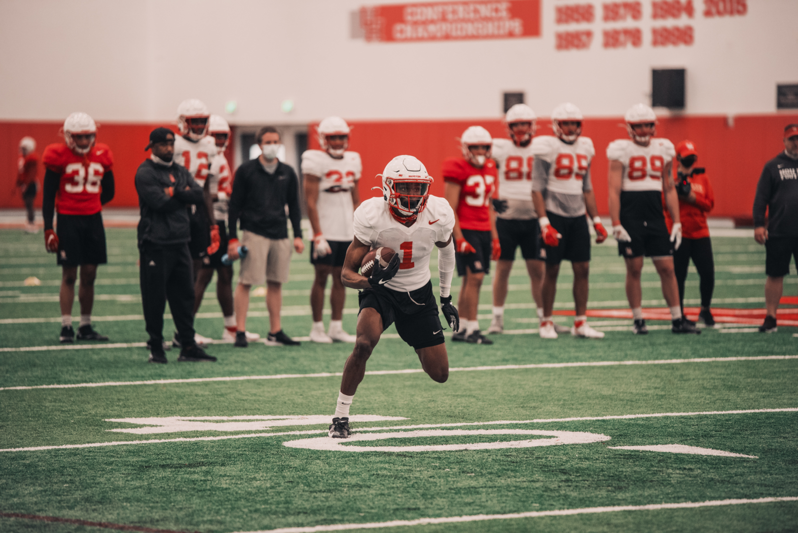 Junior wide receiver Bryson Smith runs with the ball in the open field during a 2021 UH football spring practice. | Courtesy of UH athletics
