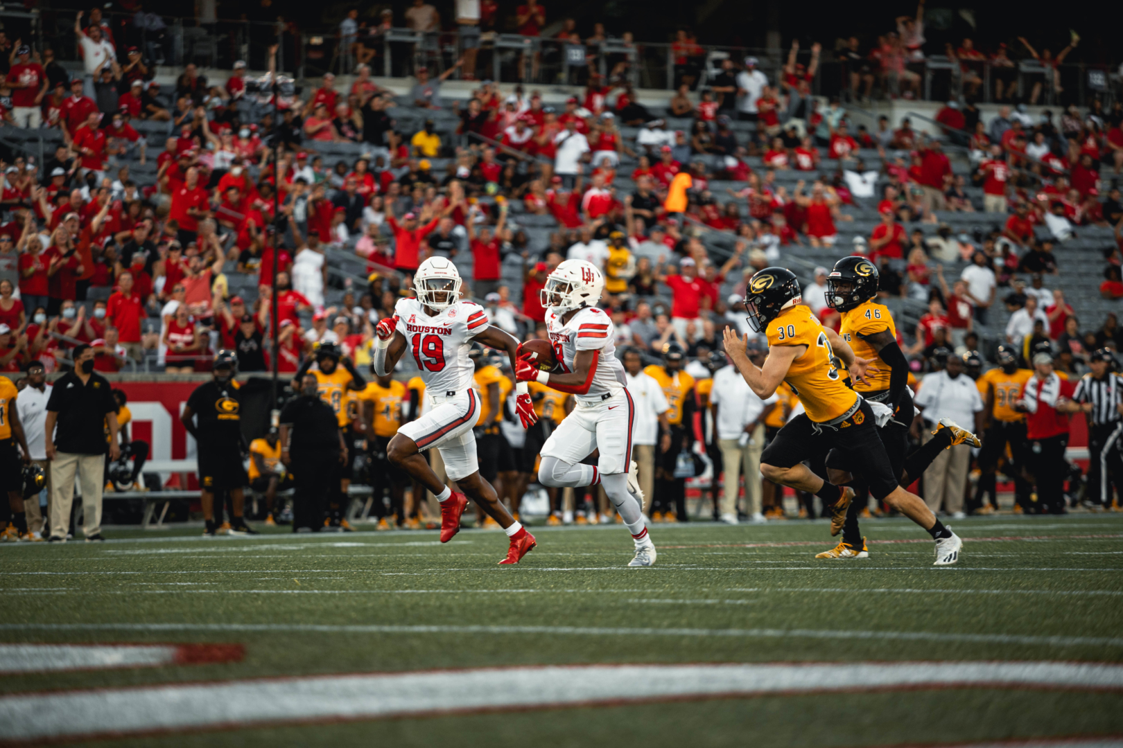 Senior cornerback Marcus Jones returned a punt 48 yards for a touchdown in UH football's route of Grambling. | James Schillinger/The Cougar