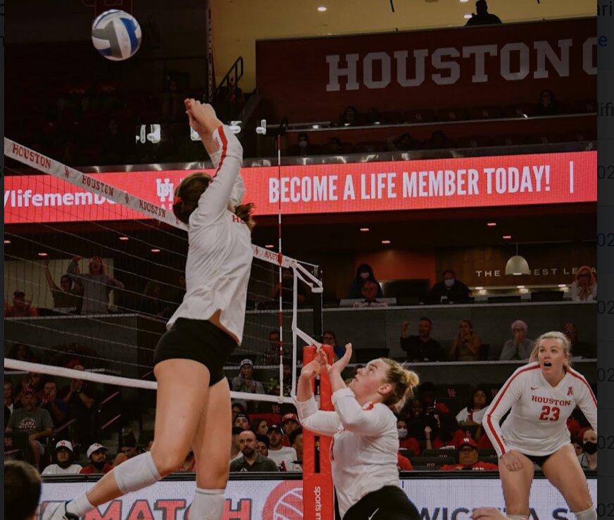 UH volleyball improved to 2-1 in AAC play Wednesday night, defeating Tulane 3-1. | Katrina Kujawa