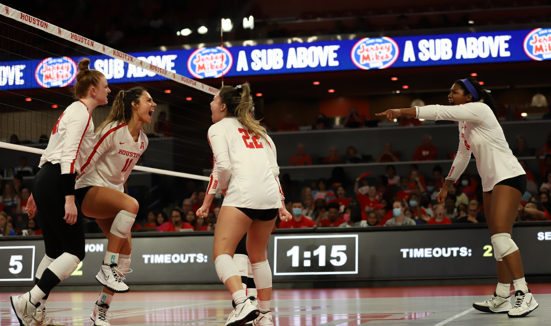 UH volleyball cruised past Memphis, sweeping the Tigers on Sunday afternoon at Fertitta Center. | Esther Umoh/The Cougar