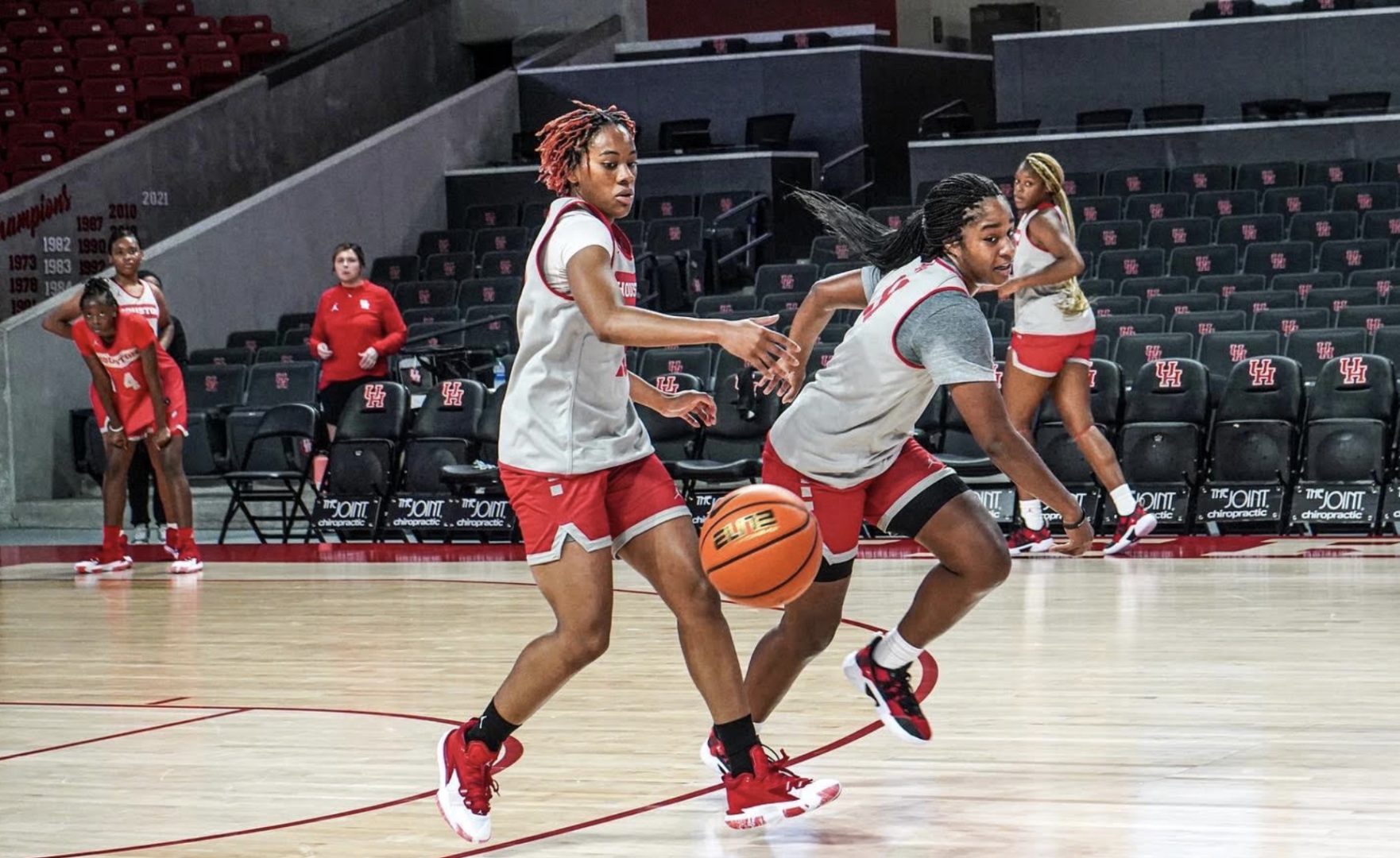The UH women's basketball team prepares for the 2021-22 season during a recent practice. | Courtesy of Jayda Hill