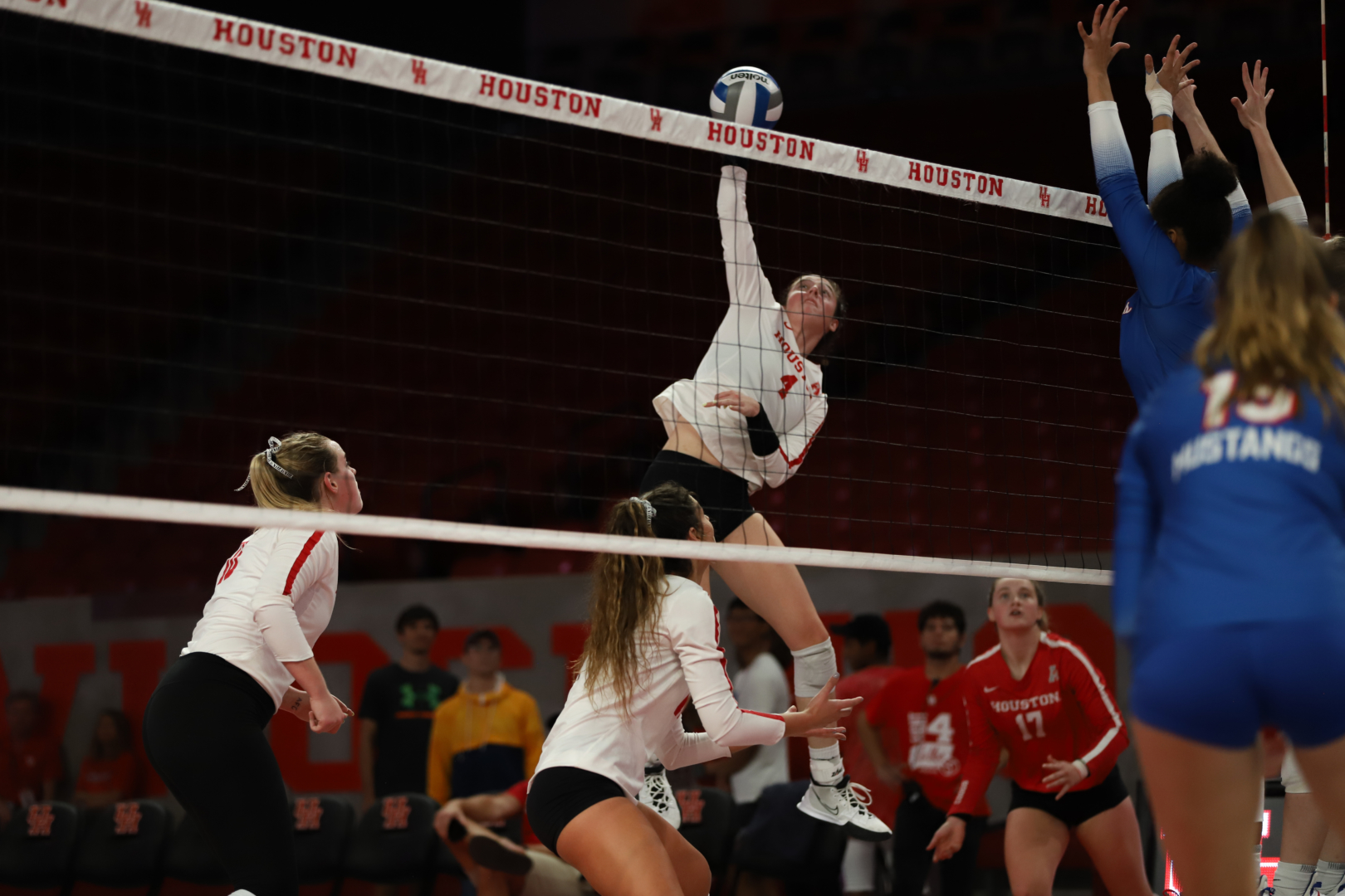 UH Volleyball wrapped up the regular season with a tough loss to UCF Friday night at the Fertitta Center. Esther Umoh / The Cougar