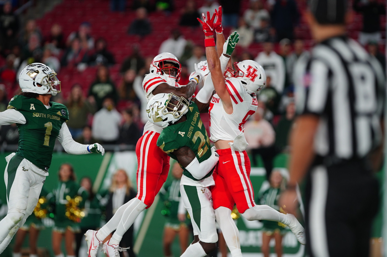 Senior wide receiver Jake Herslow somehow came down with this ball in the back of the end zone for the first Cougars touchdown of the night against USF. | Courtesy of UH athletics