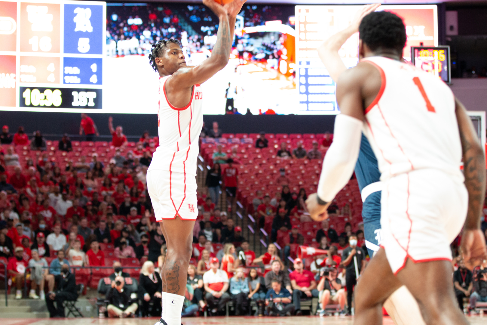 UH guard Marcus Sasser was named the AAC Player of the Week after averaging 25.5 points and four assists in the Cougars' first two games of the 2021-22 season. | Esther Umoh/The Cougar