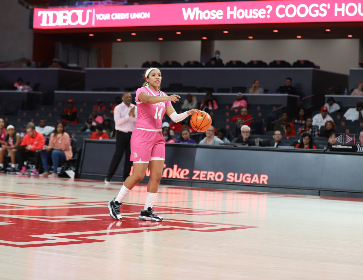 Sophomore guard Laila Blair scored a game-high 23 points in the UH women's basketball team's loss to Tulane on Sunday. | Esther Umoh/The Cougar
