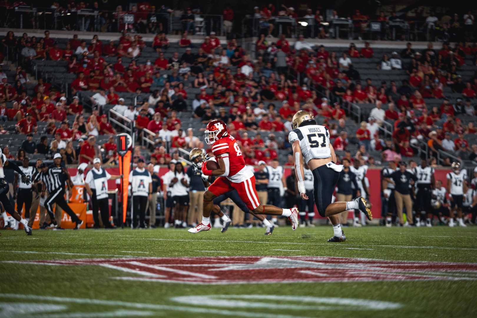 Christian Trahan led the way for the UH tight ends in 2021, hauling in 37 receptions for 398 yards and two touchdowns. | James Schillinger/The Cougar