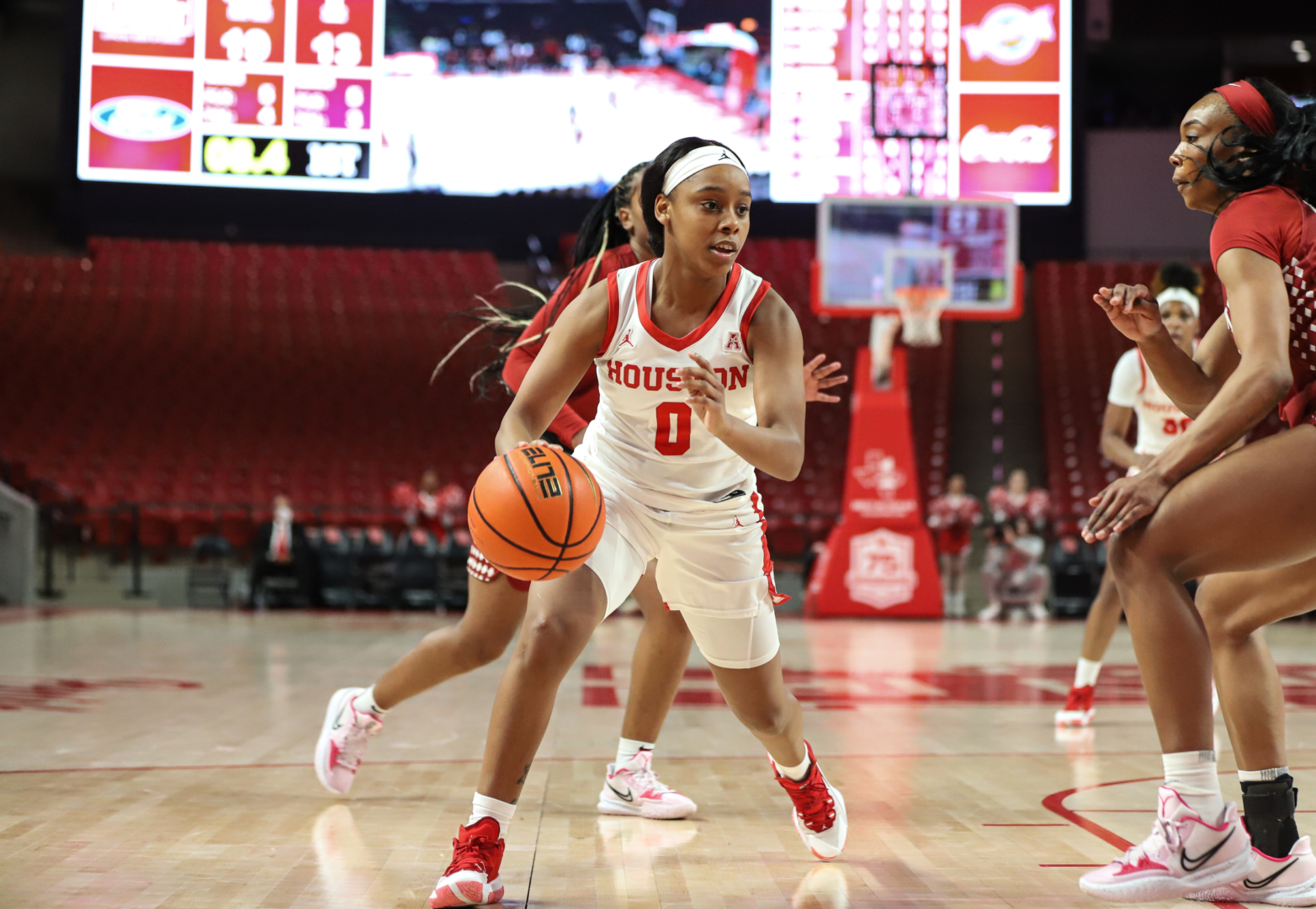 Senior guard Eryka Sidney scored 10 points in UH women's basketball's dominating win over SMU on Saturday afternoon. | Sean Thomas/The Cougar