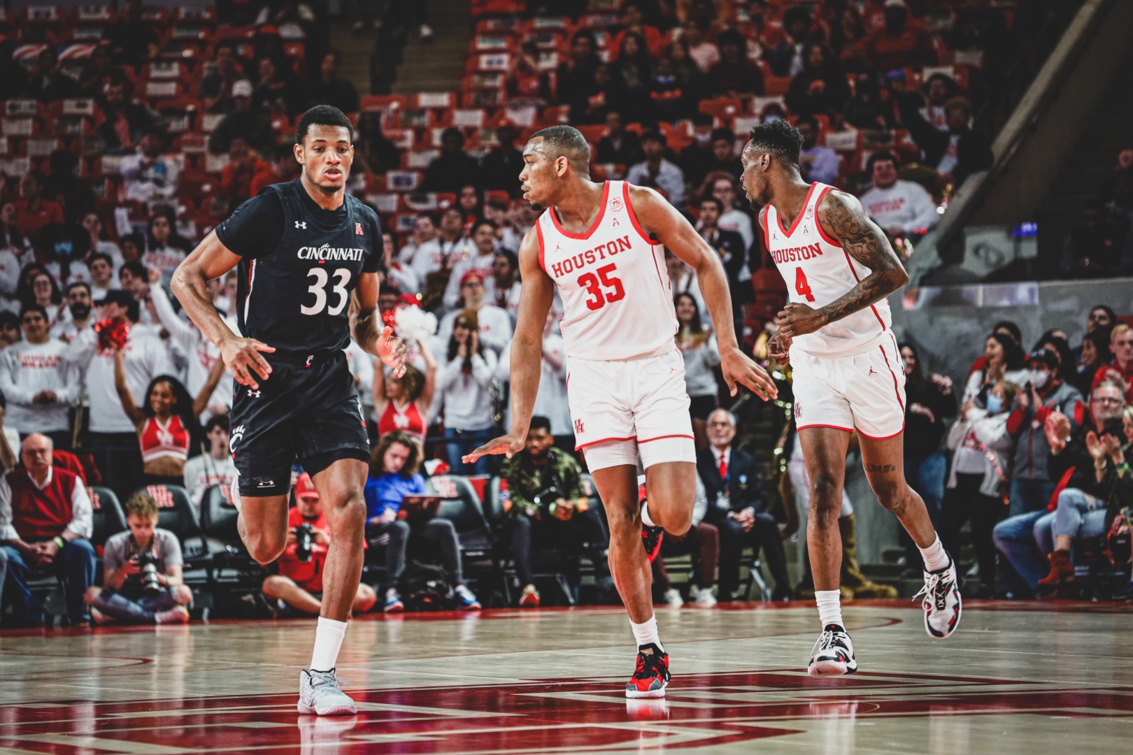 Fabian White Jr. carried the load offensively for the Cougars in their win over Cincinnati on Tuesday night at Fertitta Center. | Victor Carroll/The Cougar
