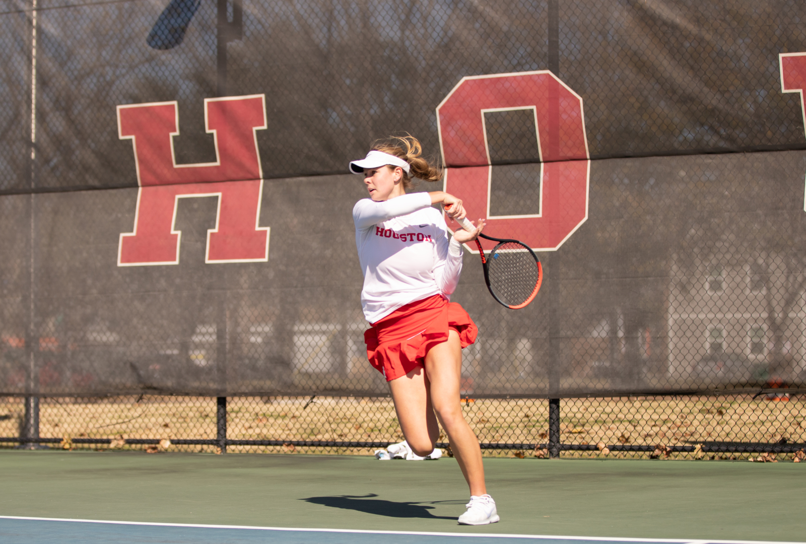 Sophomore Laura Slisane went undefeated over the weekend in both doubles in singles play, coming away with wins in both doubles matches and winning her lone singles match to propel UH to their eighth win of the season. | Sean Thomas/The Cougar