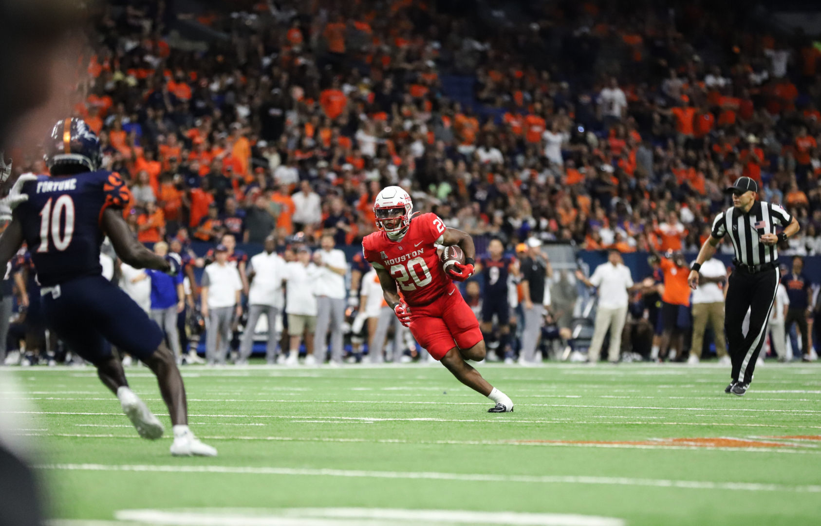 Freshman running back Brandon Campbell leads UH football in rushing yards with 139 yards two games into the 2022 season. | Sean Thomas/The Cougar