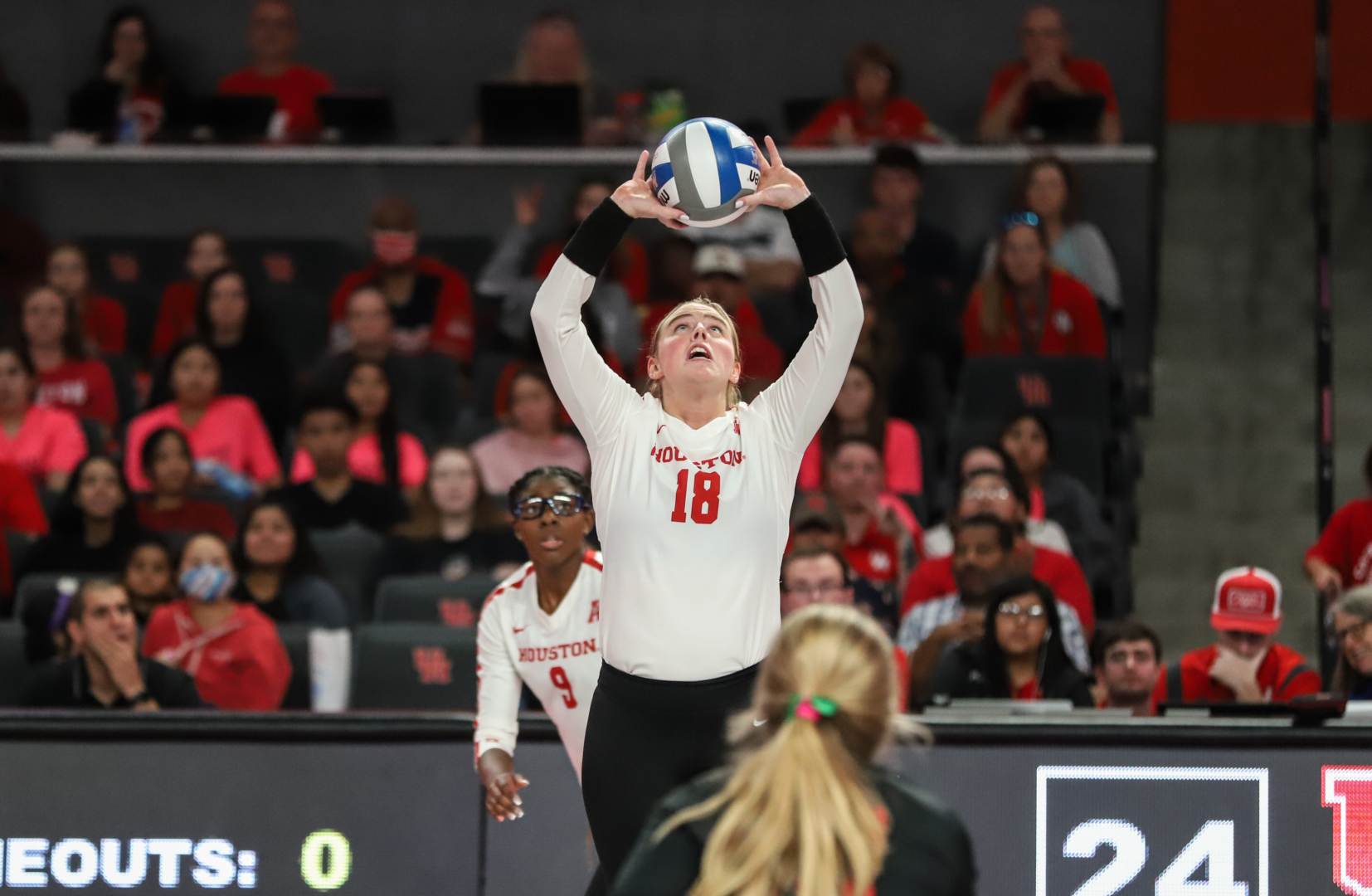 UH volleyball improved to a perfect 8-0 in AAC play with its win over Memphis on Sunday. | Sean Thomas/The Cougar