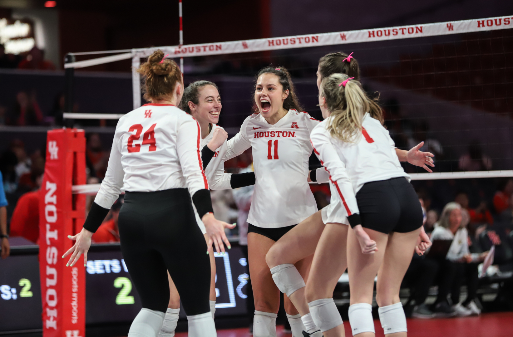 UH volleyball remains perfect in AAC play with a pair of weekend sweeps. | Sean Thomas/The Cougar