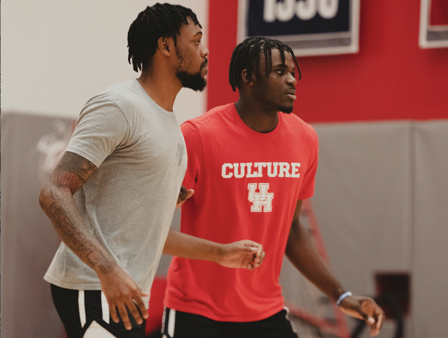 J'Wan Roberts and Jarace Walker go against each other during a offseason workout . | Courtesy of UH athletics