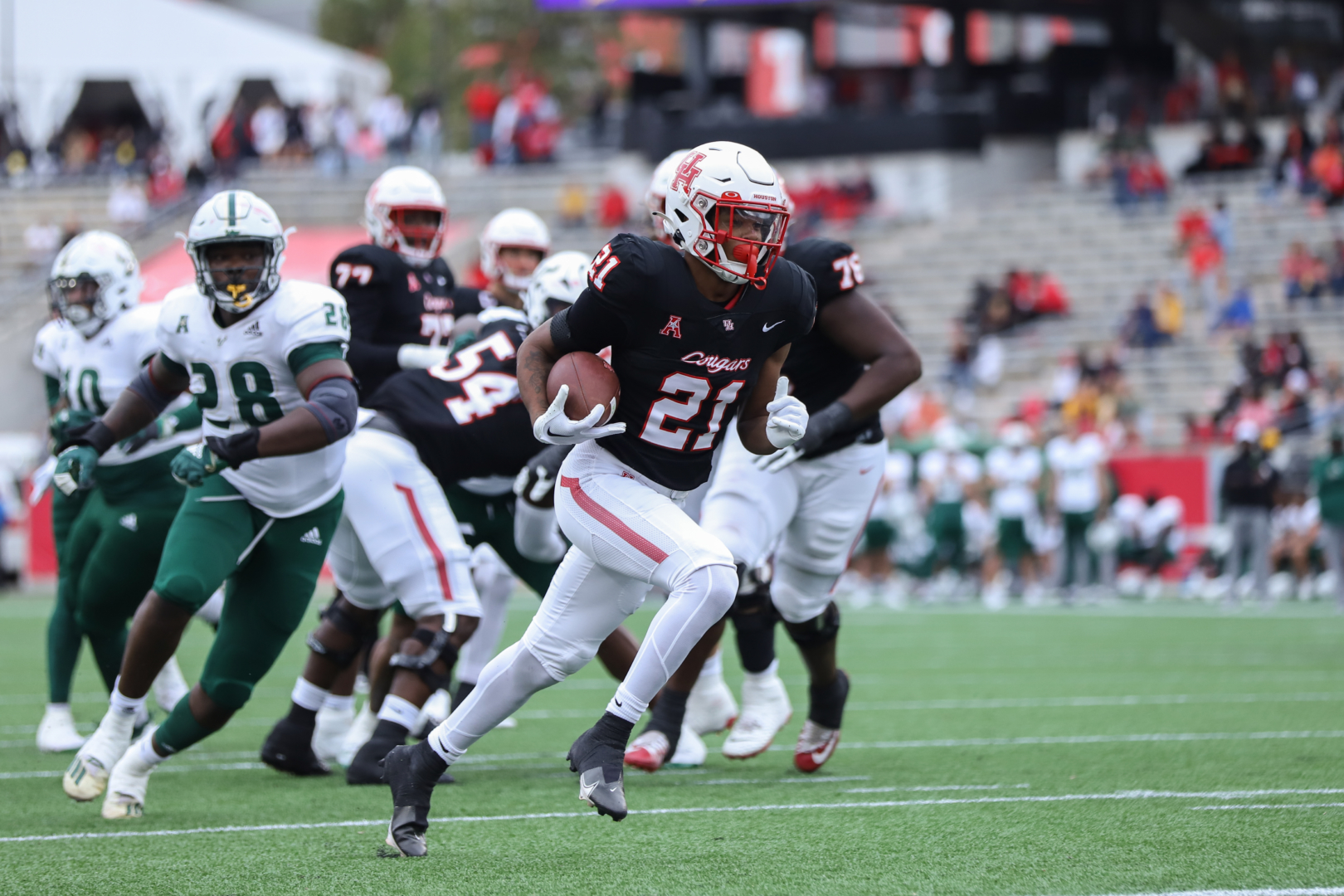 Redshirt freshman Stacy Sneed has emerged as the lead running back for UH football over the past month. | Sean Thomas/The Cougar