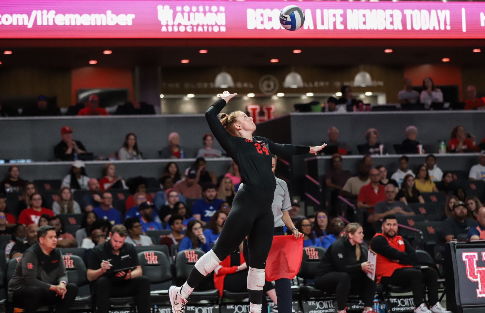 Senior outsider hitter Abbie Jackson became the all-time leader in aces in UH volleyball program history in the Cougars' victory over Cincinnati. | Sean Thomas/The Cougar
