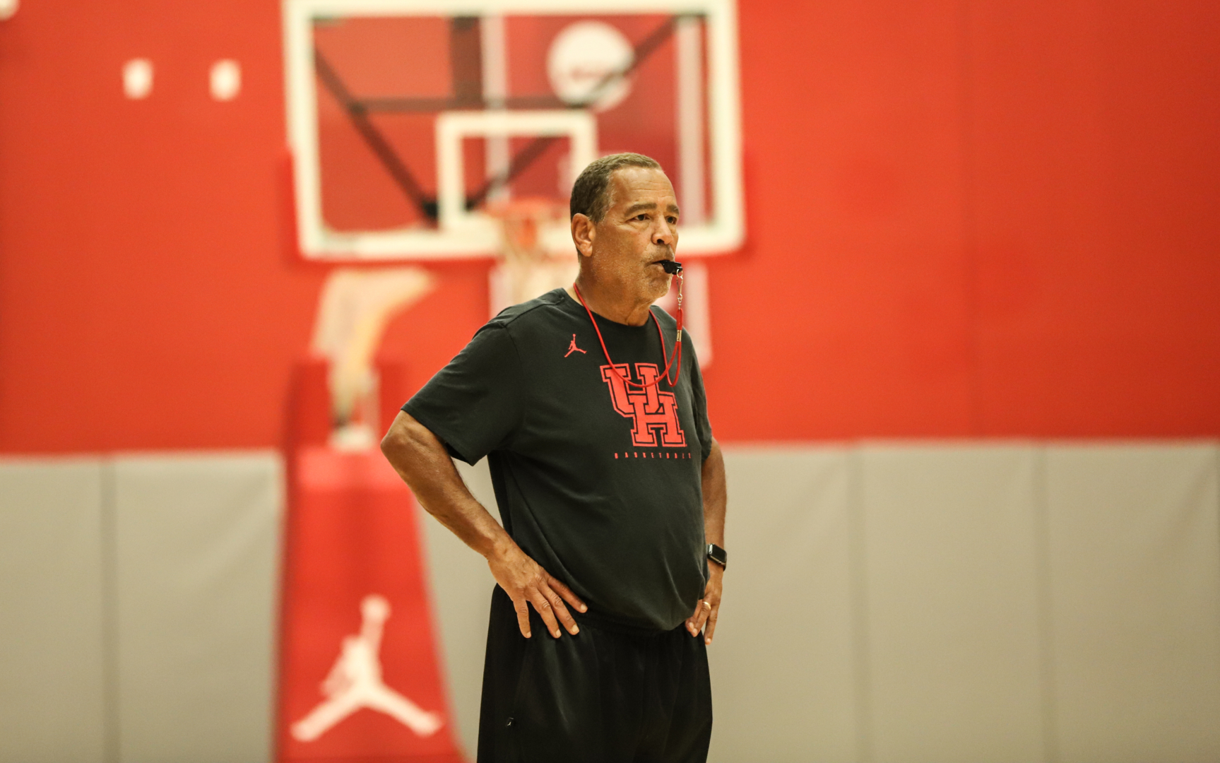 With a victory over Northern Colorado on Nov. 7, UH men's basketball head coach Kelvin Sampson would reach 700 career collegiate wins and 200 with the Cougars. | Sean Thomas/The Cougar