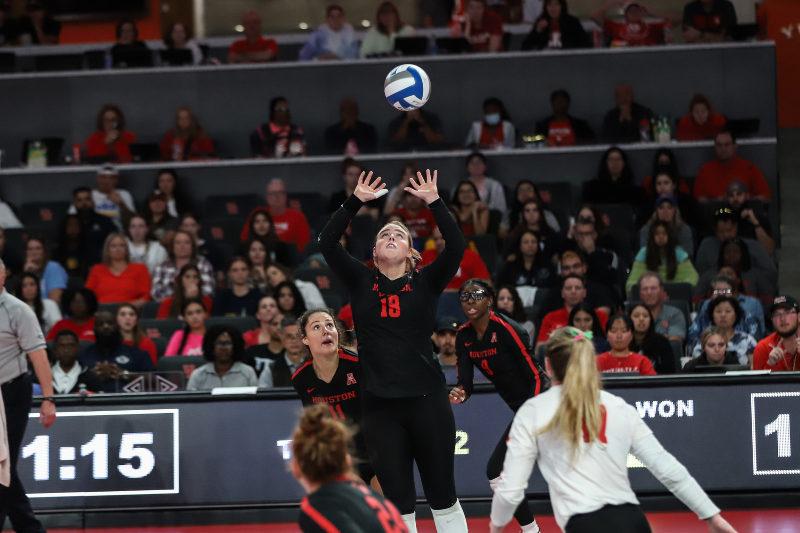 In 32 matches played this season, UH setter Annie Cooke has recorded 623 assists to help the Cougars reach the Sweet 16. | Sean Thomas/The Cougar