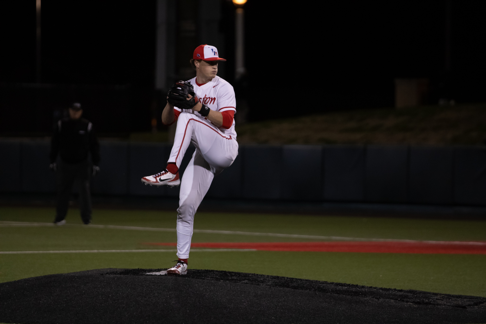 UH baseball went 1-2 in its three-game season-opening series against Cal over the weekend. | Raphael Fernandez/The Cougar