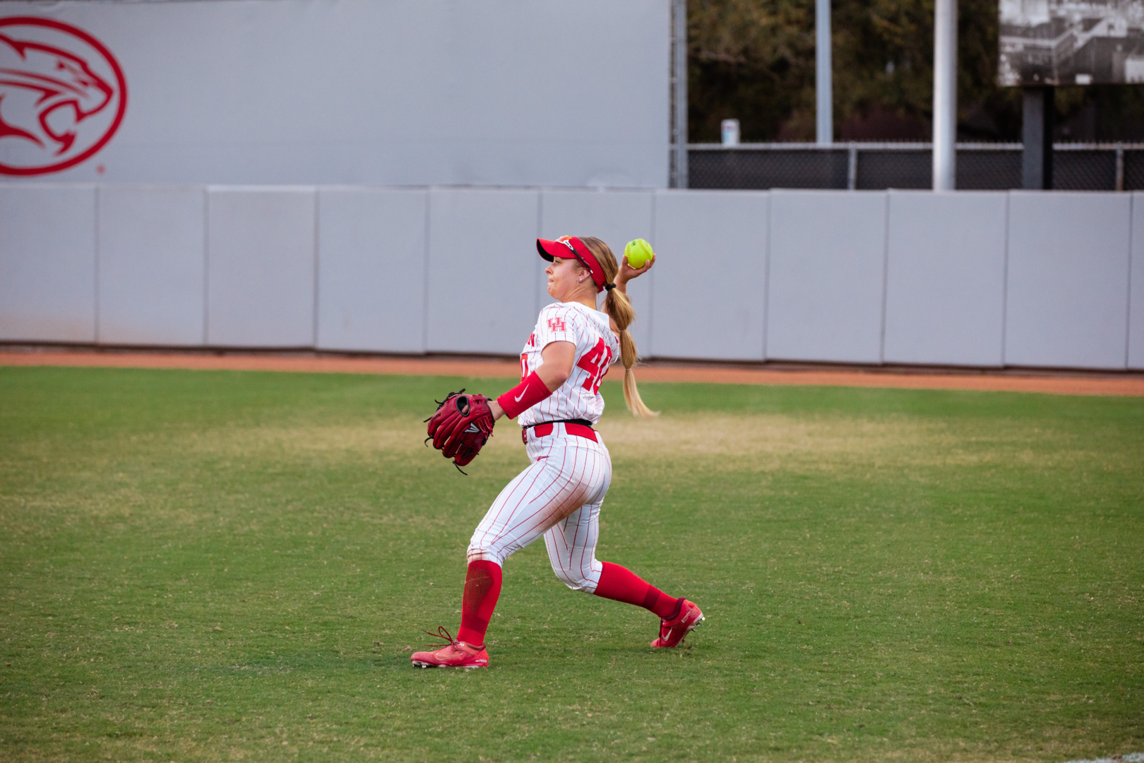 UH softball dropped to 9-7 on the season after falling to Texas A&M on Wednesday night. | Oscar Herrera/The Cougar