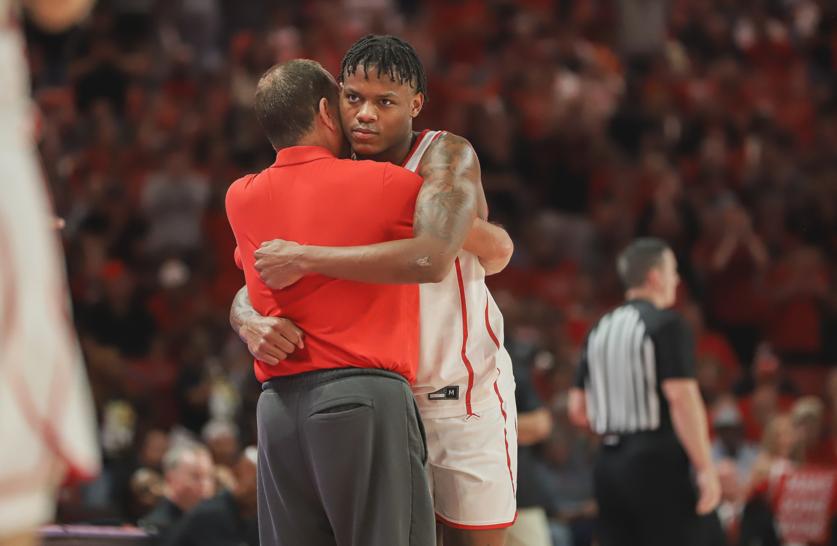 Marcus Sasser embraces his head coach, Kelvin Sampson, after walking off the Fertitta Center floor for the final time on Thursday night. | Anh Le/ The Cougar