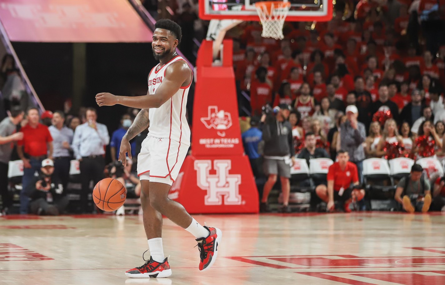 Jamal Shead's buzzer-beater to lift UH over Memphis on Sunday cemented the Cougars as the No. 1 team in the AP poll to finish the regular season. | Anh Le/The Cougar