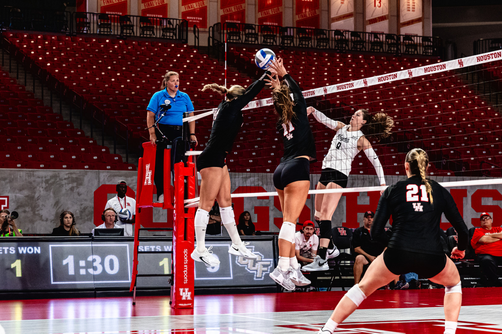No. 22 UH volleyball comeback falls short vs. No. 2 Stanford The Cougar