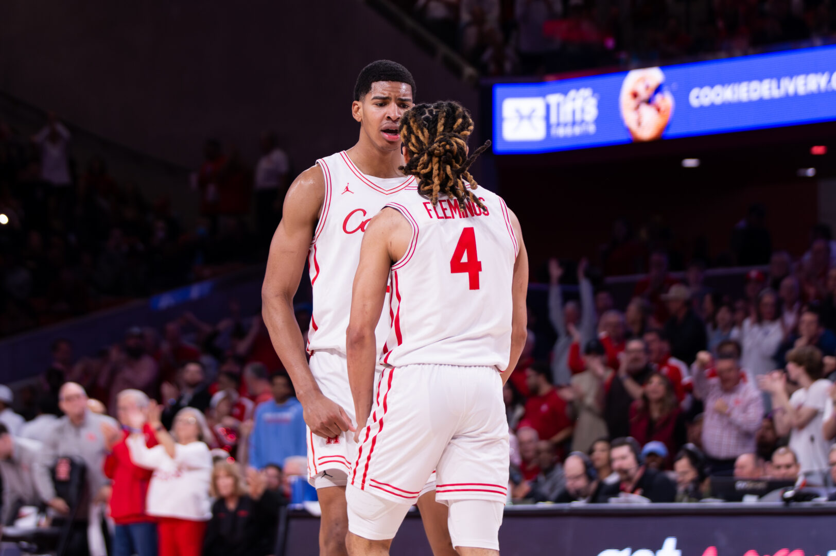 Houston shines bright: Cougars defeat the UCF Knights 79-55, going 8-1 in conference