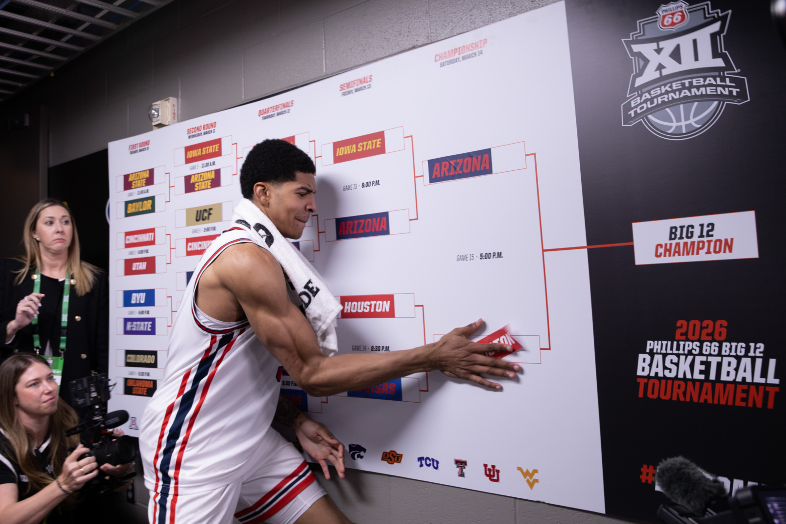 One step closer: Houston feasts on the Jayhawks, returning to the Big XII tournament finals