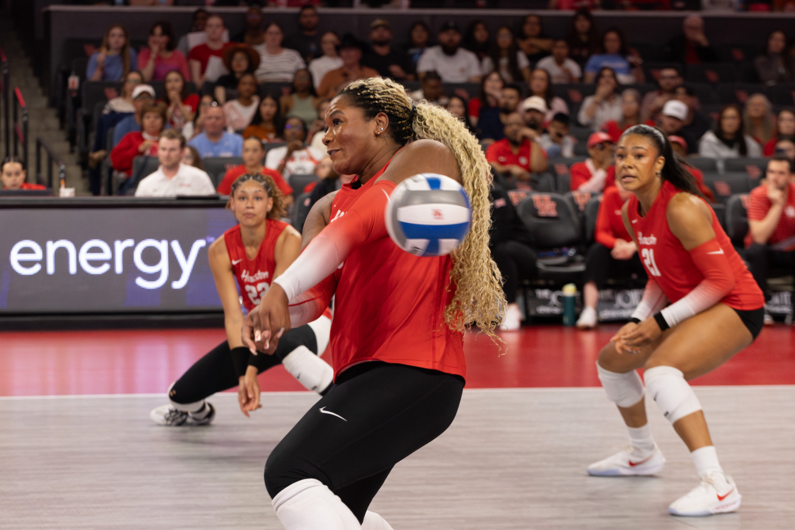 Houston volleyball defeated by Texas Longhorns service pressure in spring match 4-1